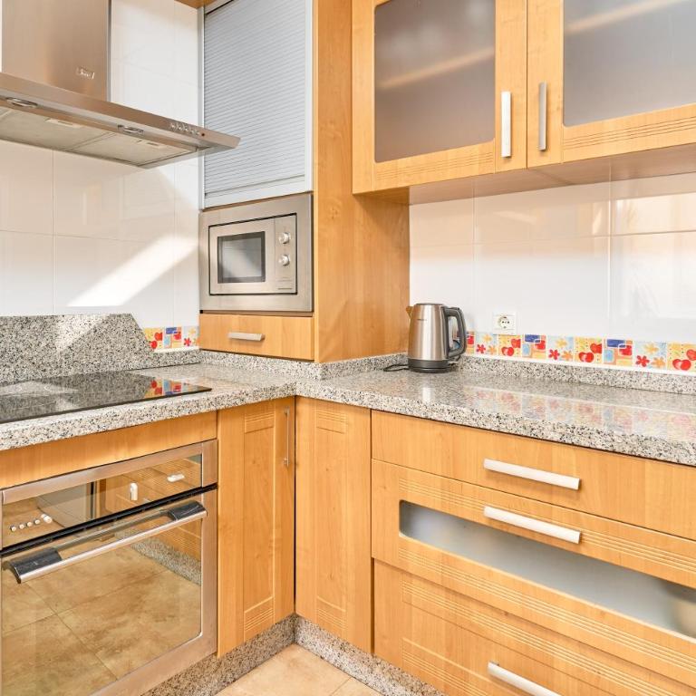 Ático con piscina en Nerja centro - Apartamento de 3 dormitorios con vistas a las montañas - 8