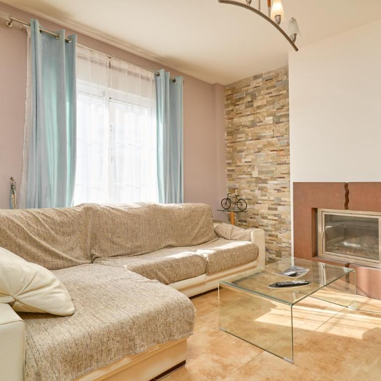 Ático con piscina en Nerja centro - Apartamento de 3 dormitorios con vistas a las montañas - 4