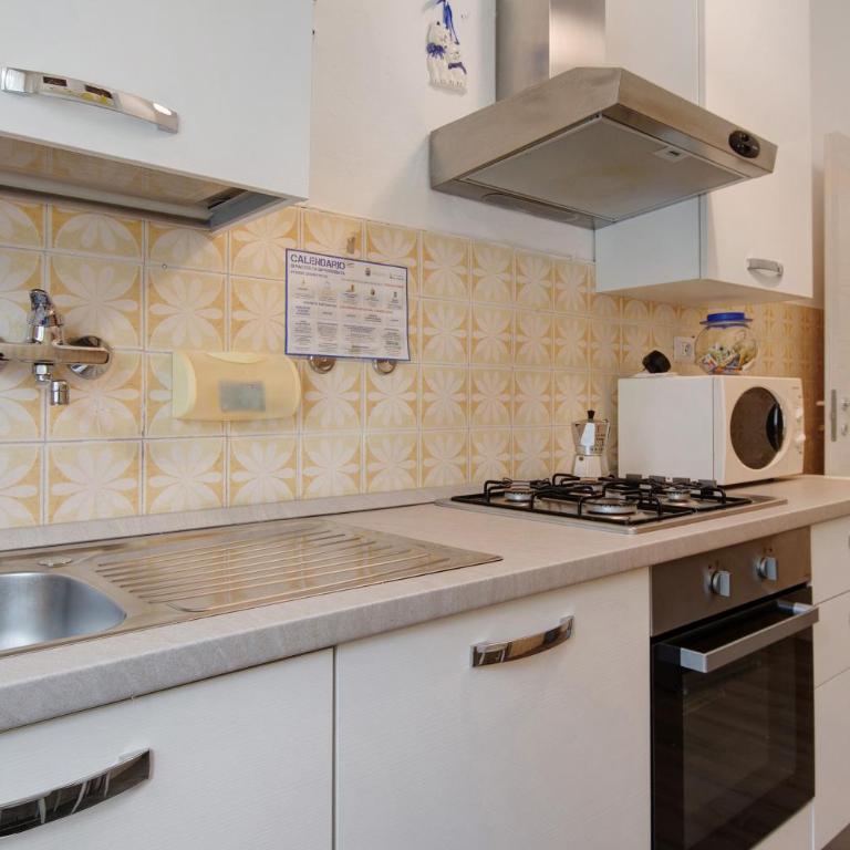 House Il Glicine - Pet Friendly - Appartamento con 1 Camera da Letto e Vista Giardino - 5