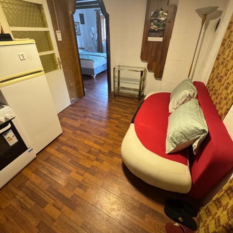 Old Town Trotters House of Spite 9 - One-Bedroom Apartment - 2