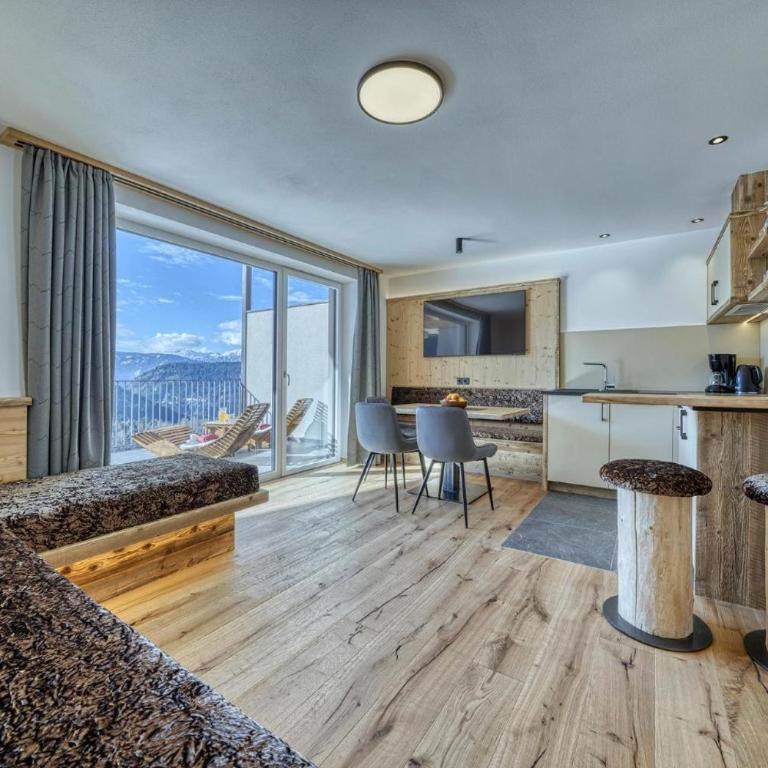 Hinterrainer - New Apartments 2026 - Two-Bedroom Deluxe Apartment with Garden View - 4