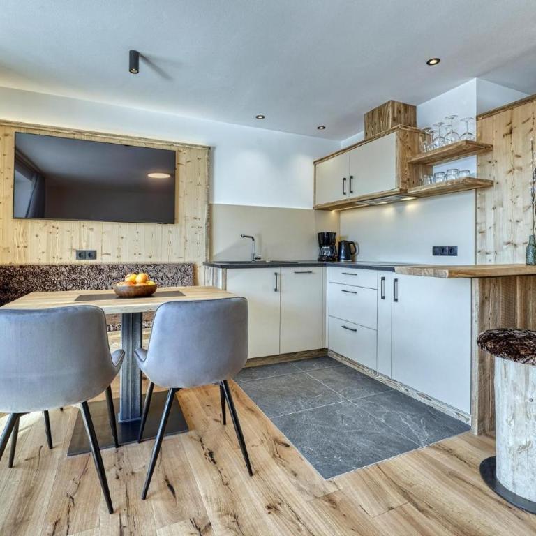 Hinterrainer - New Apartments 2026 - Two-Bedroom Deluxe Apartment with Garden View - 3