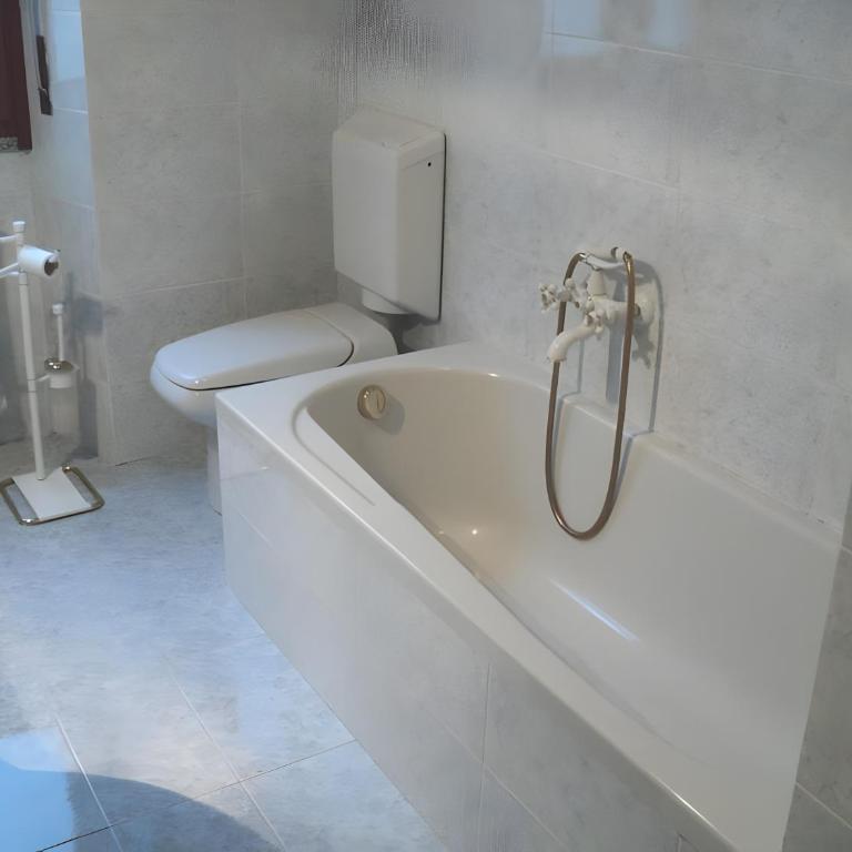 Spacious Historic Apartment F1 - Appartamento Deluxe con 2 Camere da Letto e Balcone - 18