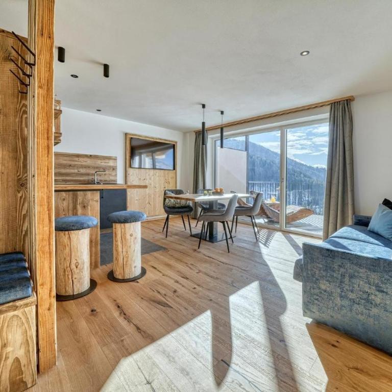 Hinterrainer - New Apartments 2026 - Two-Bedroom Deluxe Apartment with Garden View - 2