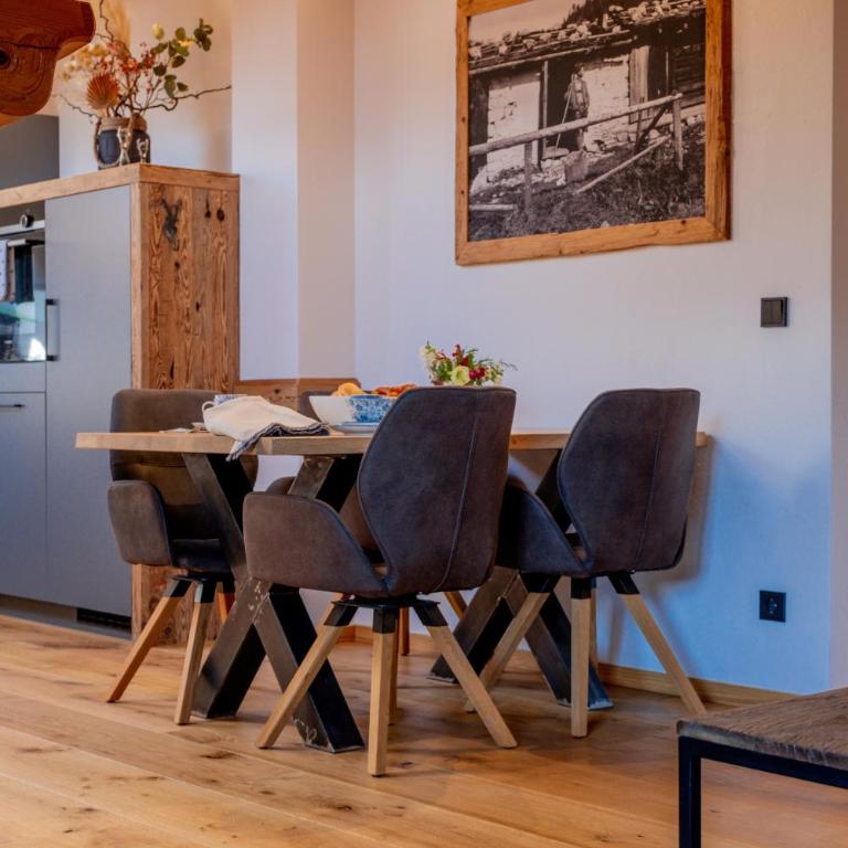 Broathack - Superior One-Bedroom Apartment with Balcony - 11
