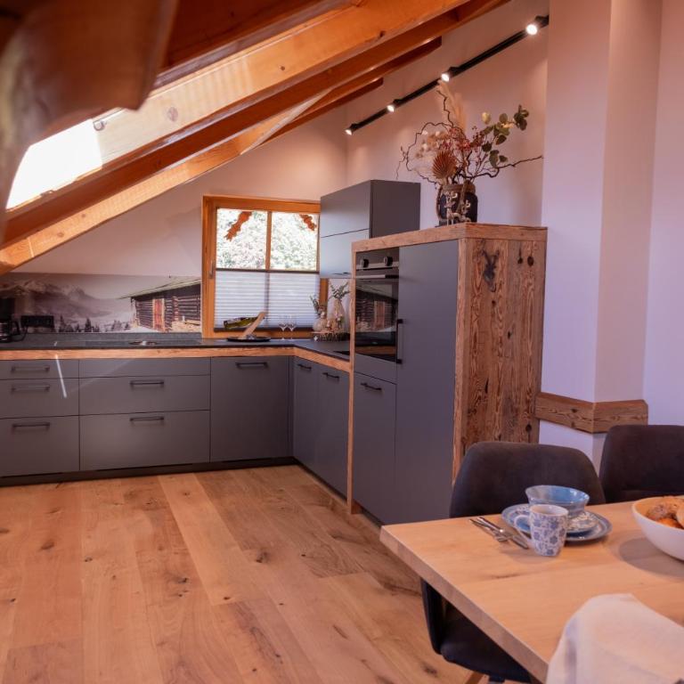 Broathack - Superior One-Bedroom Apartment with Balcony - 16