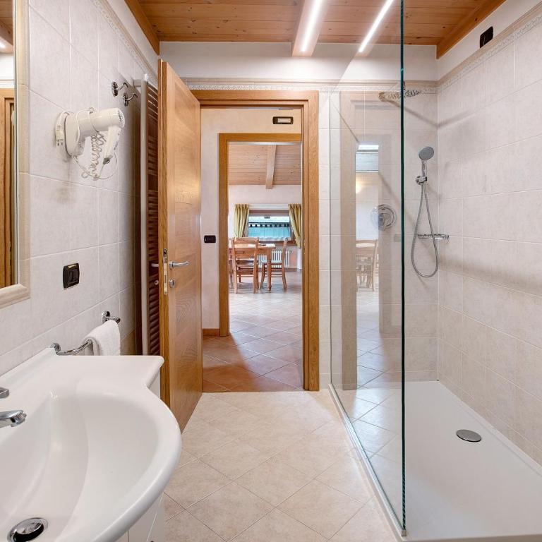 Chalet Anna Botton d'oro - Appartamento Deluxe con 2 Camere da Letto e Vista Giardino - 15