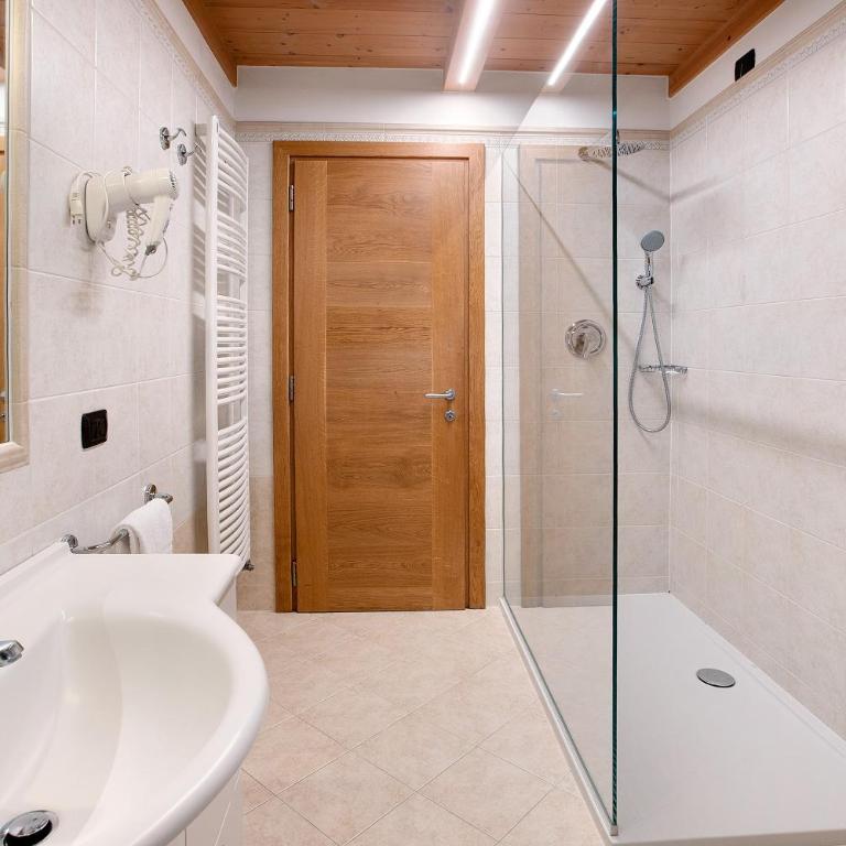 Chalet Anna Botton d'oro - Appartamento Deluxe con 2 Camere da Letto e Vista Giardino - 13