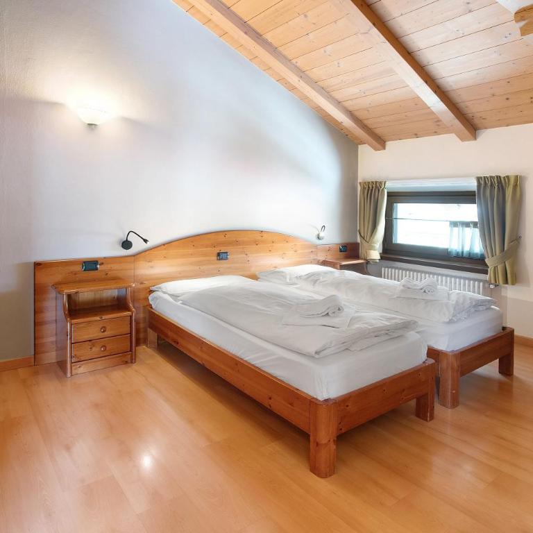 Chalet Anna Botton d'oro - Appartamento Deluxe con 2 Camere da Letto e Vista Giardino - 10