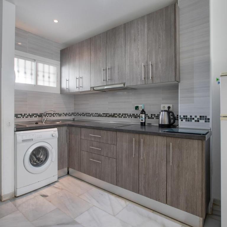 Benalmar Bajo C - Two-Bedroom Deluxe Apartment with Garden View - 9