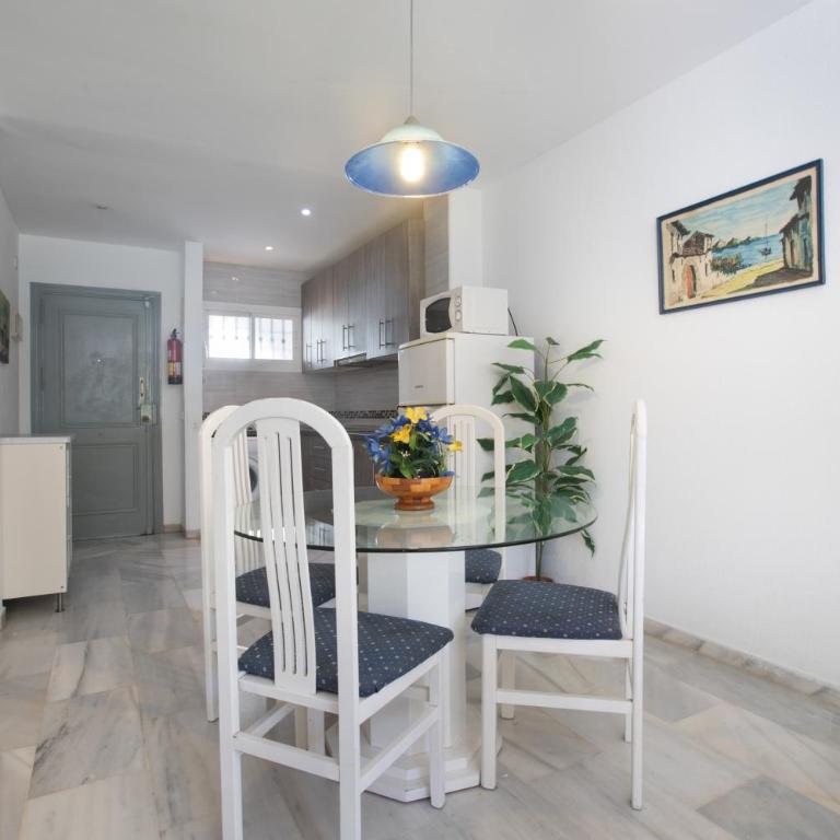Benalmar Bajo C - Two-Bedroom Deluxe Apartment with Garden View - 21