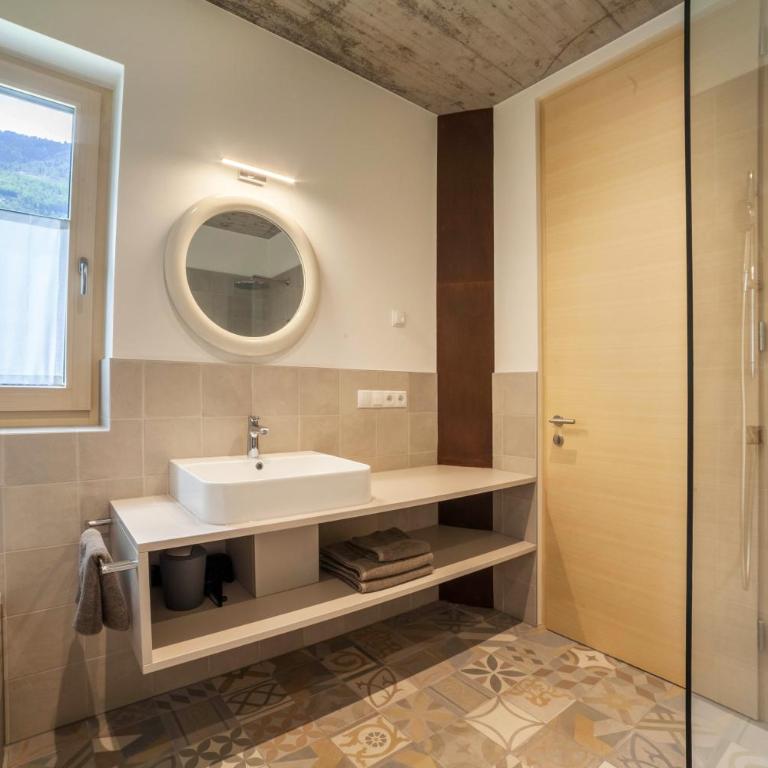 Apartment Das Runde - Deluxe-Apartment mit 2 Schlafzimmern und Gartenblick - 23