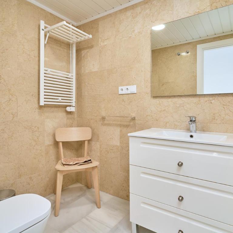 Beachfront Los Novos La Herradura - Three-Bedroom Apartment with Water View - 20