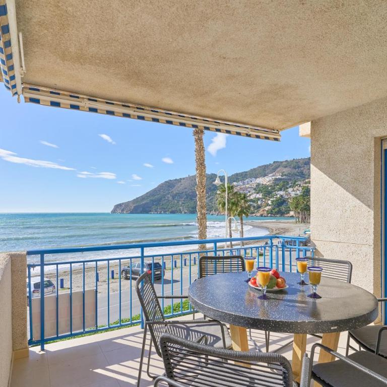 Beachfront Los Novos La Herradura - Three-Bedroom Apartment with Water View - 1