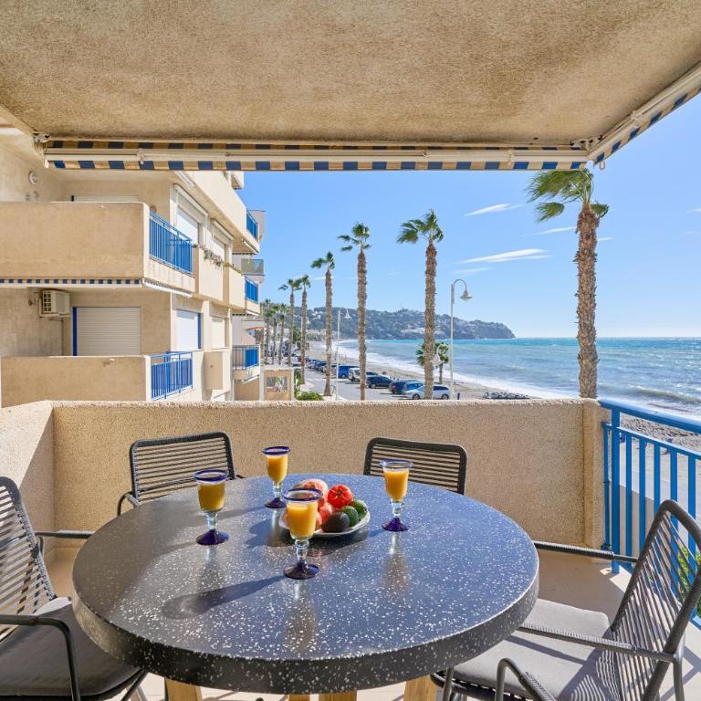 Beachfront Los Novos La Herradura - Three-Bedroom Apartment with Water View - 26