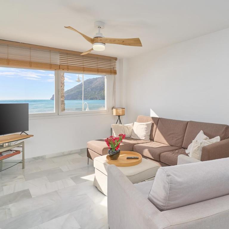 Beachfront Los Novos La Herradura - Three-Bedroom Apartment with Water View - 25