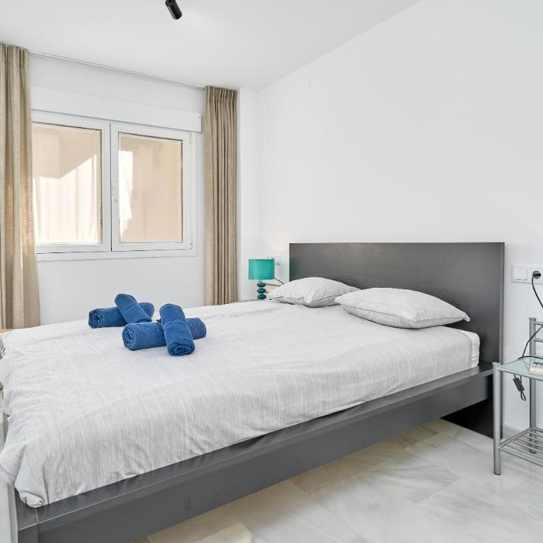 Beachfront Los Novos La Herradura - Three-Bedroom Apartment with Water View - 16