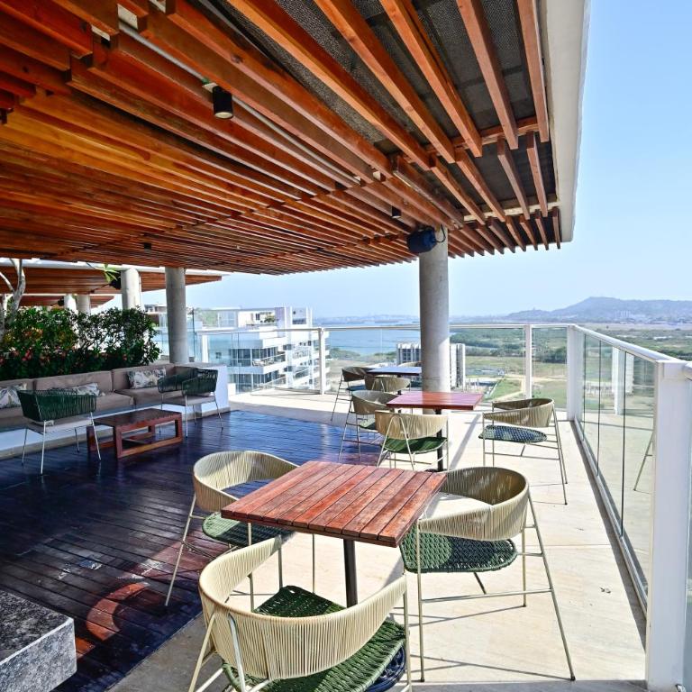 Luxury Apt with Jacuzzi Lagoon View Near Beach - One-Bedroom Apartment - 39