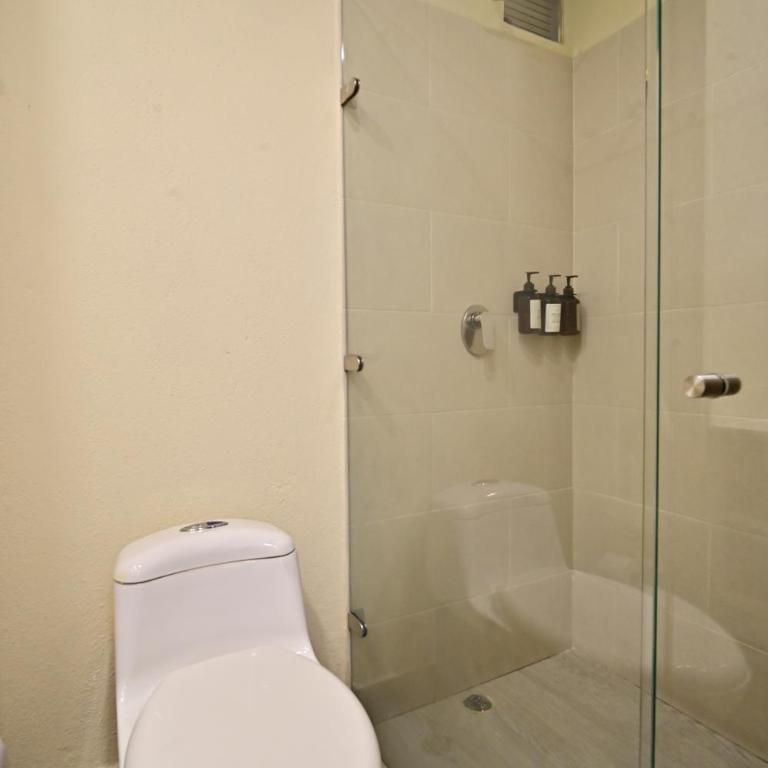 Luxury Apt with Jacuzzi Lagoon View Near Beach - One-Bedroom Apartment - 43