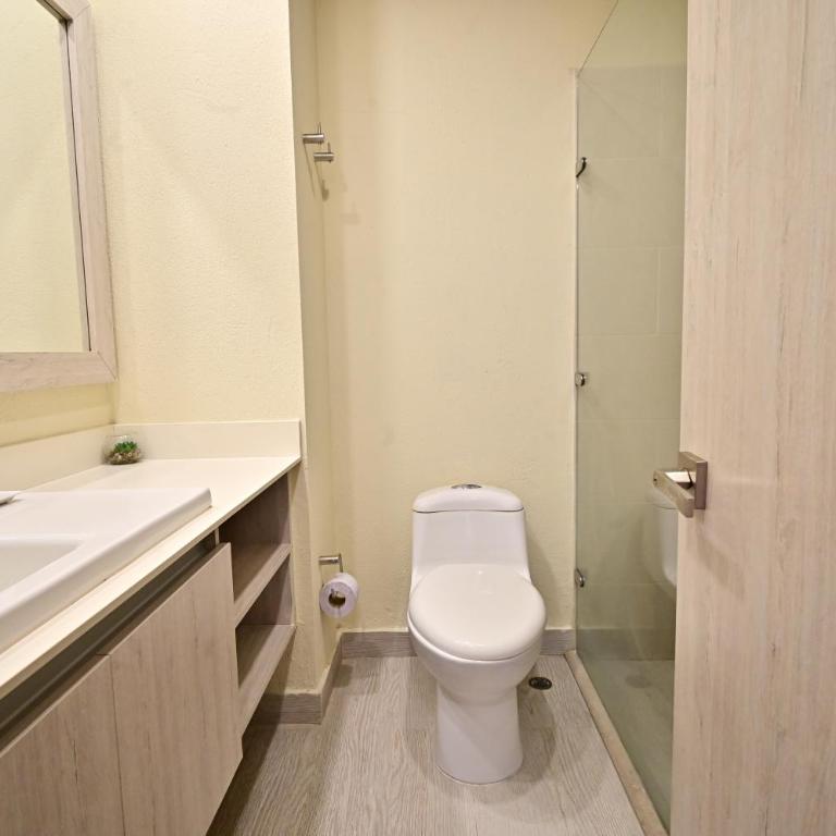 Luxury Apt with Jacuzzi Lagoon View Near Beach - One-Bedroom Apartment - 49
