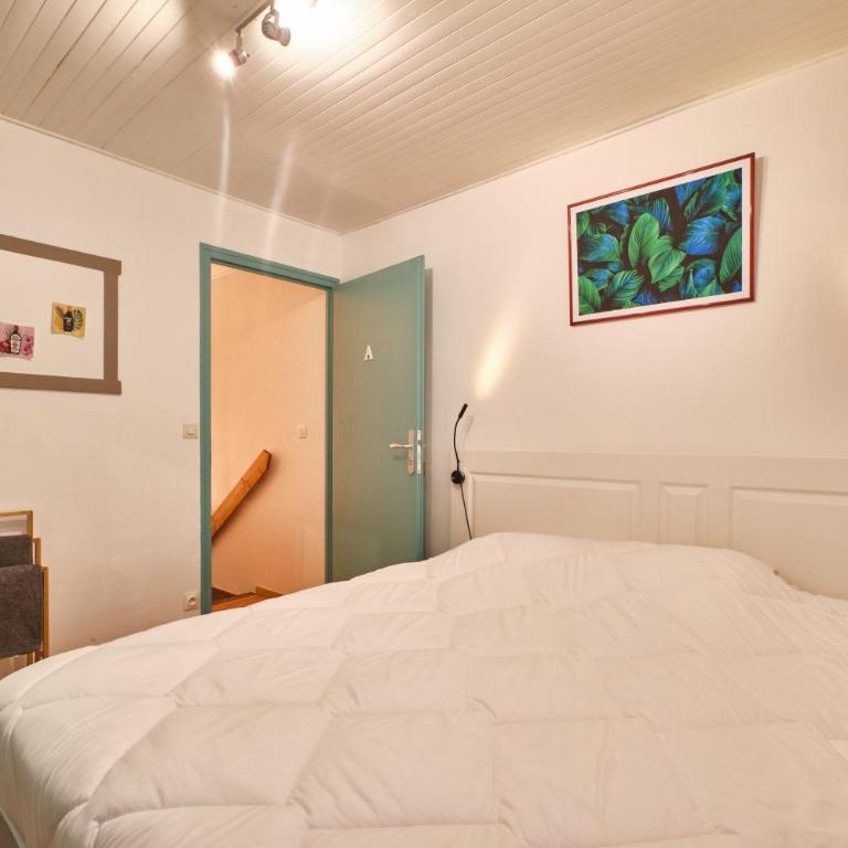 Au 81 - Maison De Ville à Louer - Appartement avec Douche - 16