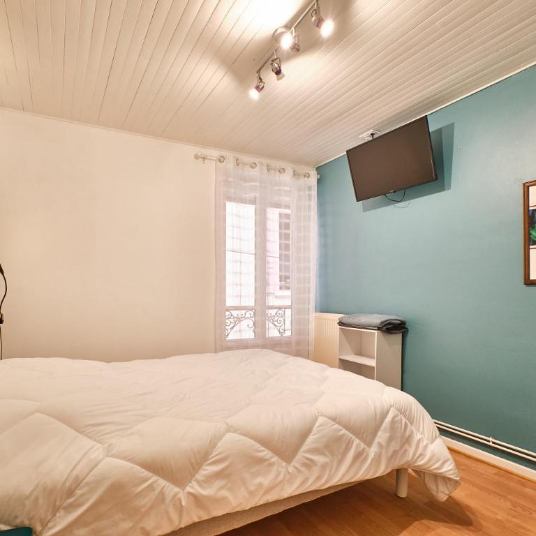 Au 81 - Maison De Ville à Louer - Appartement avec Douche - 17
