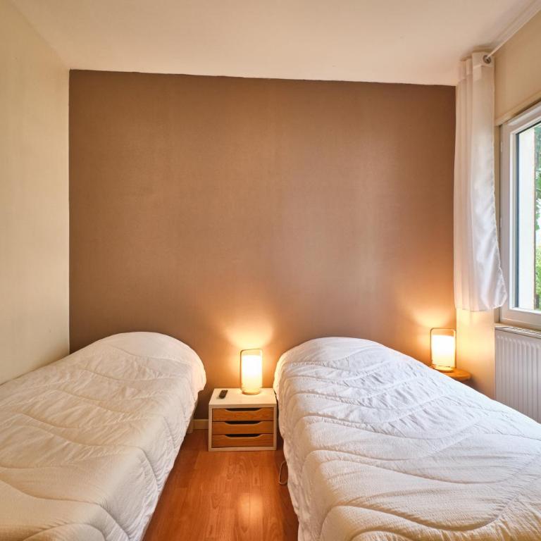 Au 81 - Maison De Ville à Louer - Appartement avec Douche - 19