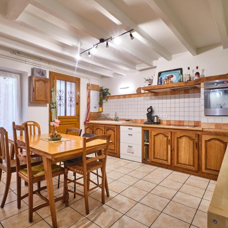 Au 81 - Maison De Ville à Louer - Appartement avec Douche - 5