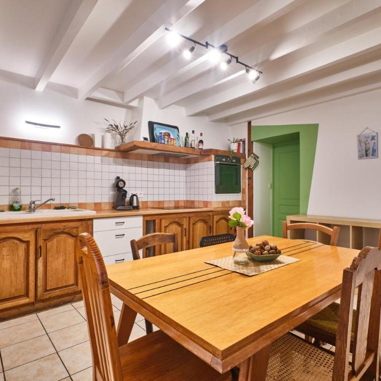 Au 81 - Maison De Ville à Louer - Appartement avec Douche - 6
