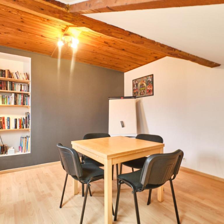 Au 81 - Maison De Ville à Louer - Appartement avec Douche - 9