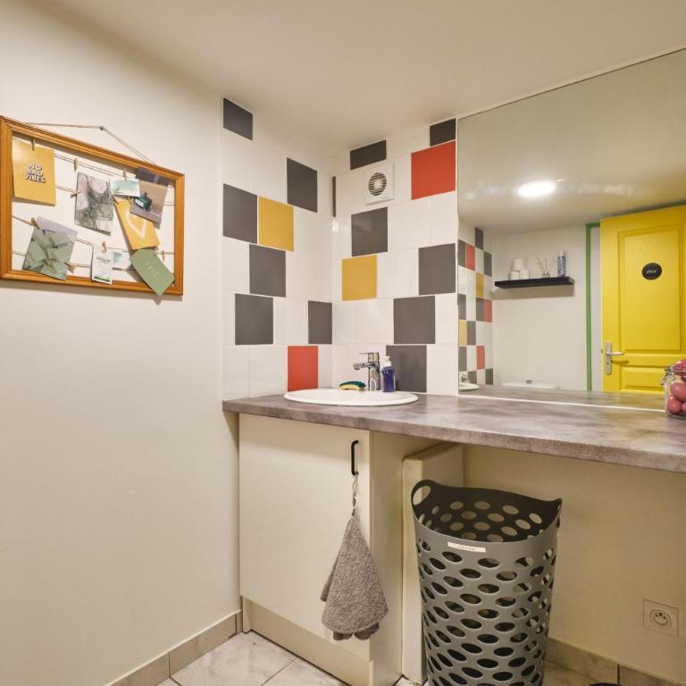Au 81 - Maison De Ville à Louer - Appartement avec Douche - 23
