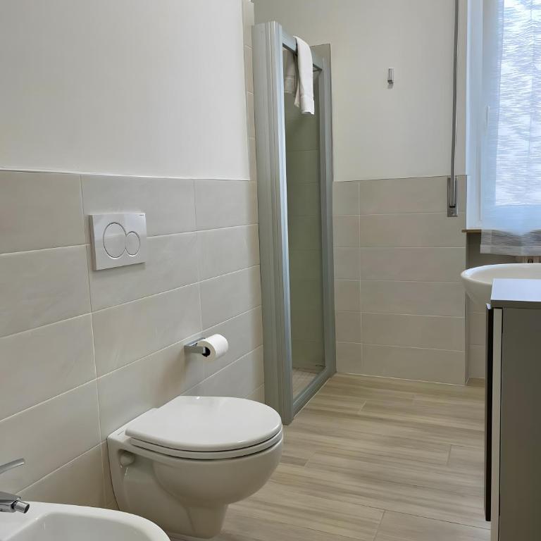 Menotti Home - Apartment with Shower - 15