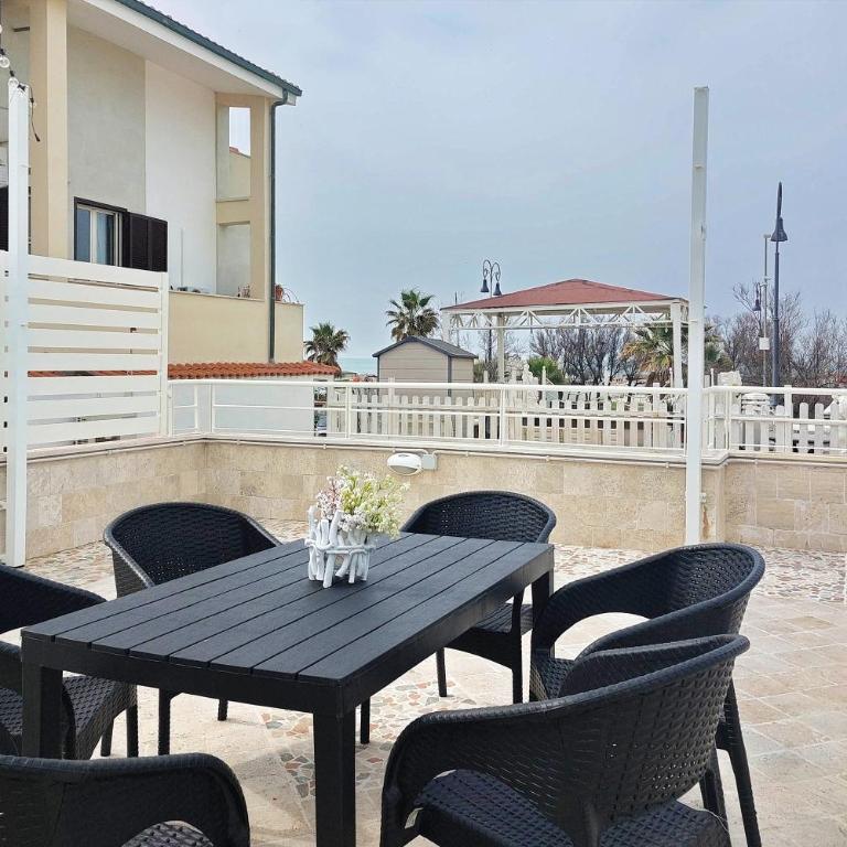 AIRPORT 10 Min - Seafront Fly and Beach ONE - Appartamento con 2 Camere da Letto - 35