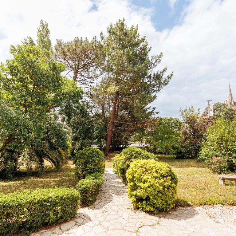 Etage maison bourgeoise dans Parc - Appartamento Deluxe con 2 Camere da Letto e Vista Giardino - 24