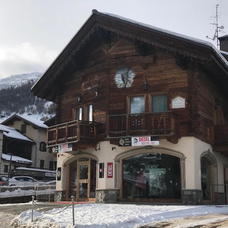 Chalet Picchio Quadrilocale - Appartamento Premium con 3 Camere da Letto e Balcone - 27