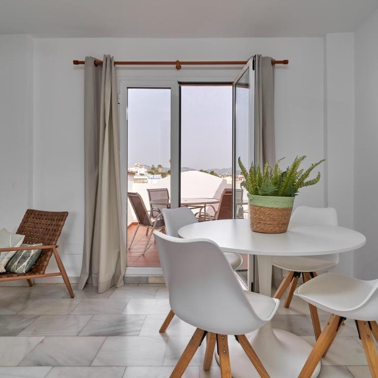 Nerja Atico - Two-Bedroom Deluxe Apartment with Ocean View - 7