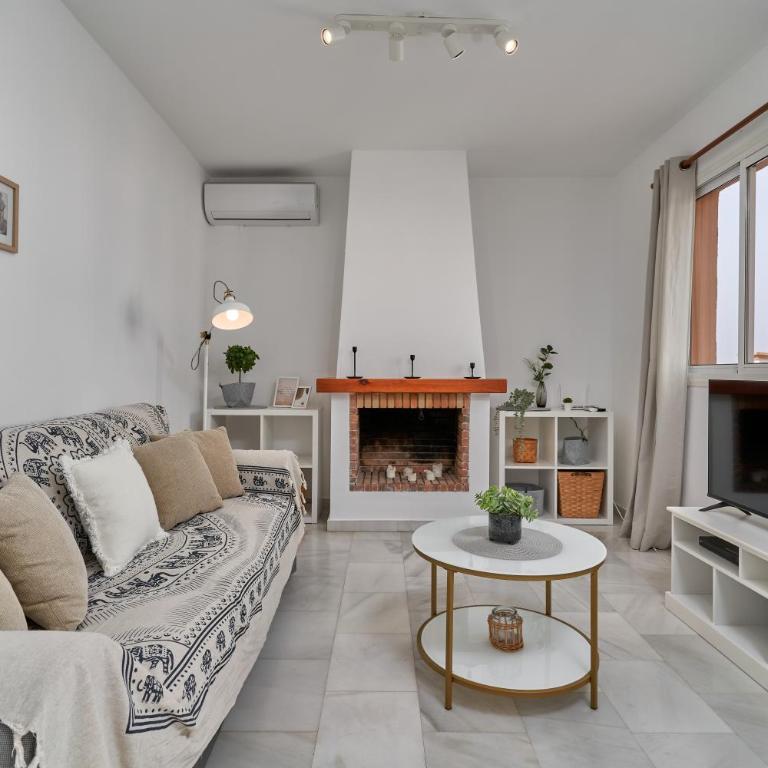 Nerja Atico - Two-Bedroom Deluxe Apartment with Ocean View - 3