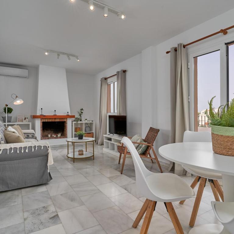 Nerja Atico - Two-Bedroom Deluxe Apartment with Ocean View - 4