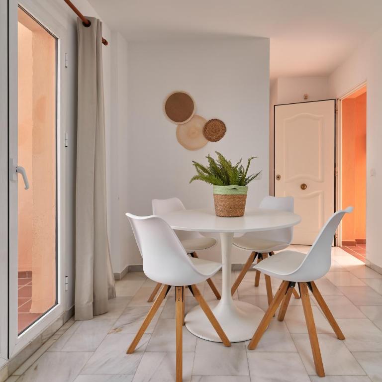 Nerja Atico - Two-Bedroom Deluxe Apartment with Ocean View - 10