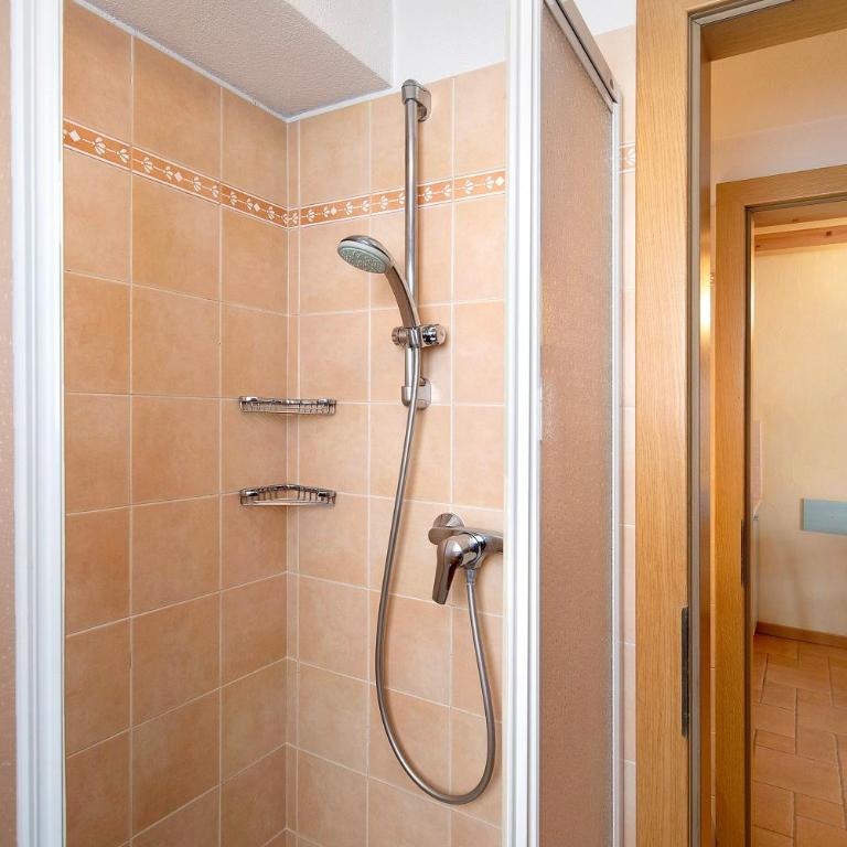 Chalet Li Palù Trilocale 4 - Appartamento Deluxe con 2 Camere da Letto e Vista Giardino - 17