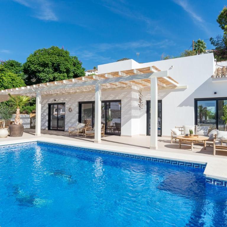 Villa With Privat Saltwater Pool - Casa - 1