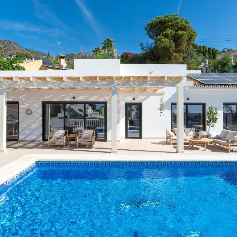 Villa With Privat Saltwater Pool - Casa - 2