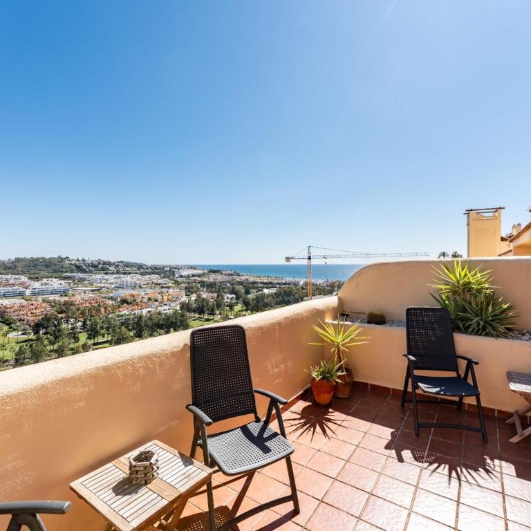 Las Terrazas - Two-Bedroom Deluxe Apartment with Ocean View - 2