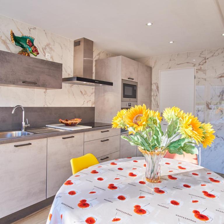 Au Clair Matin à La Mure - Two-Bedroom Deluxe Apartment with Garden View - 8