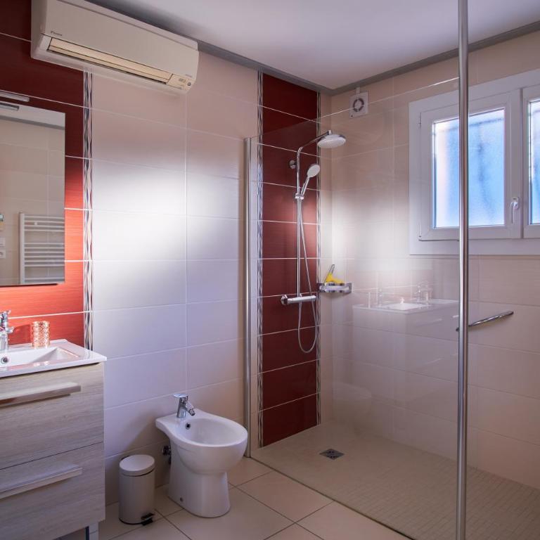 Au Clair Matin à La Mure - Two-Bedroom Deluxe Apartment with Garden View - 13