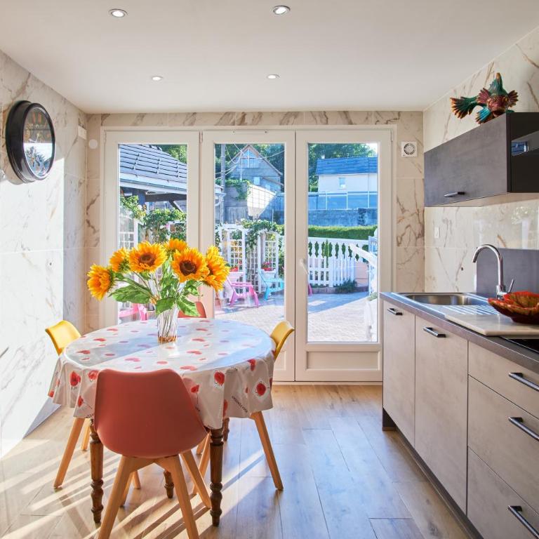 Au Clair Matin à La Mure - Two-Bedroom Deluxe Apartment with Garden View - 6