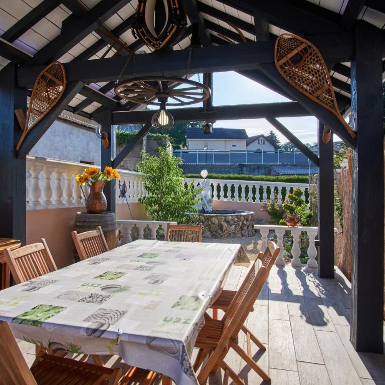 Au Clair Matin à La Mure - Two-Bedroom Deluxe Apartment with Garden View - 18