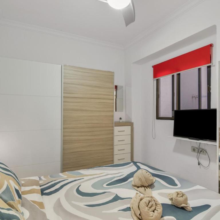 Piso Cerca De Playa Chica - Apartment with Shower - 10