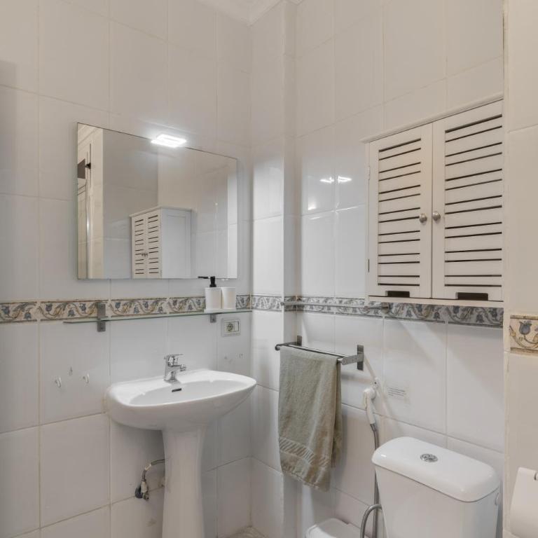 Piso Cerca De Playa Chica - Apartment with Shower - 17