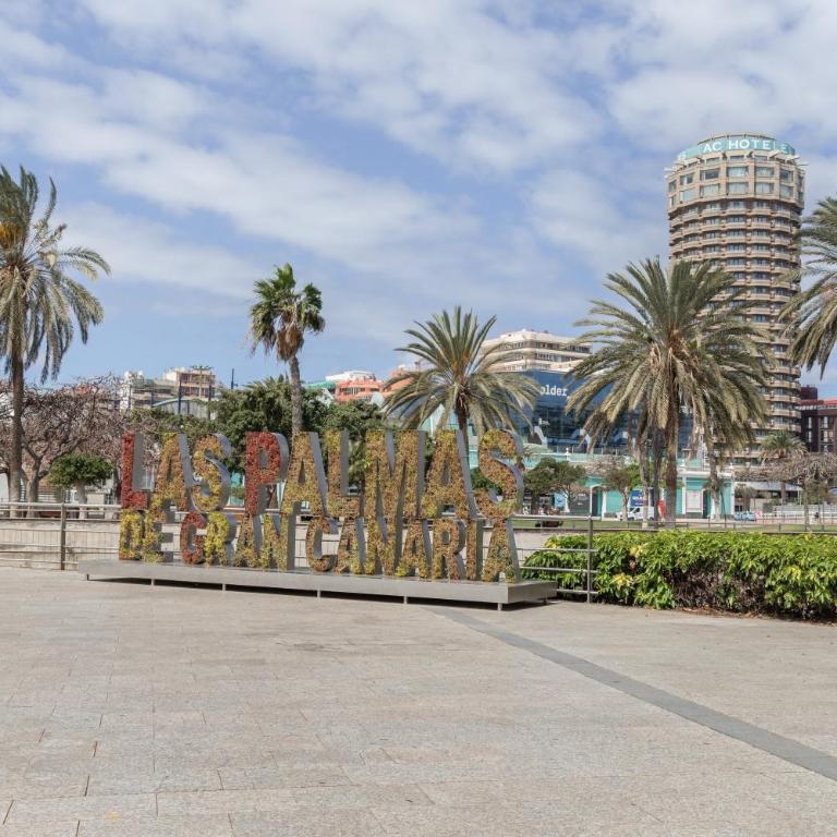 Piso Cerca De Playa Chica - Apartment with Shower - 24